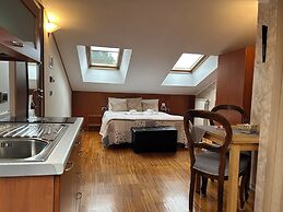 Aurelia Garden Gold Bed & Breakfast