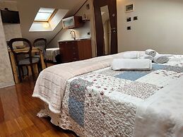 Aurelia Garden Gold Bed & Breakfast