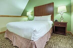 Mountain Side Hotel Whistler by Executive