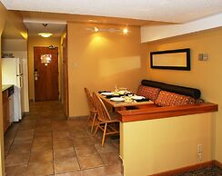 Mountain Side Hotel Whistler by Executive