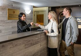 Mountain Side Hotel Whistler by Executive