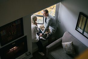 Mountain Side Hotel Whistler by Executive