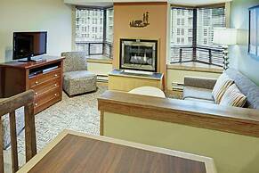 Mountain Side Hotel Whistler by Executive