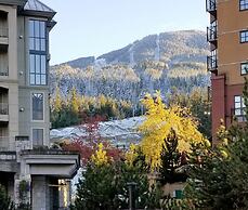 Mountain Side Hotel Whistler by Executive