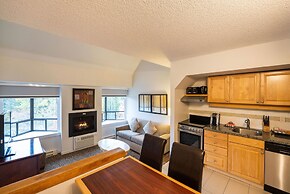 Mountain Side Hotel Whistler by Executive