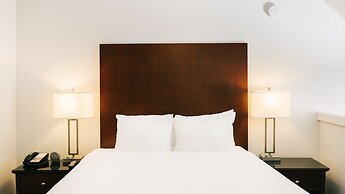 Mountain Side Hotel Whistler by Executive