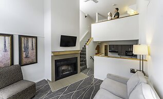 Mountain Side Hotel Whistler by Executive