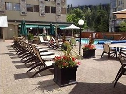 Mountain Side Hotel Whistler by Executive
