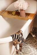 The Elliot - Adults only