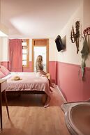 The Elliot - Adults only