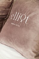 The Elliot - Adults only