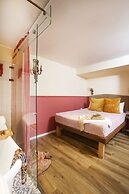 The Elliot - Adults only