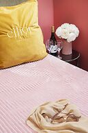 The Elliot - Adults only