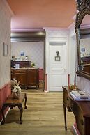 The Elliot - Adults only