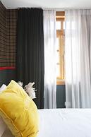 The Elliot - Adults only