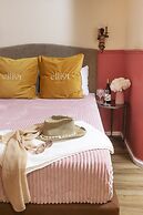 The Elliot - Adults only