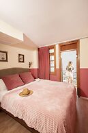 The Elliot - Adults only