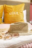 The Elliot - Adults only