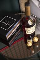 The Elliot - Adults only