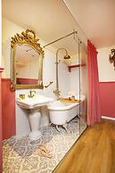 The Elliot - Adults only