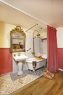 The Elliot - Adults only