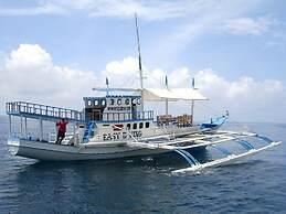 Easy Diving and Beach Resort