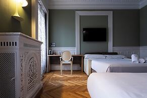 Petit Palace Lealtad Plaza