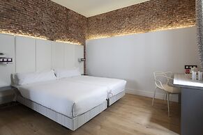 Petit Palace Lealtad Plaza