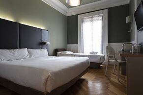 Petit Palace Lealtad Plaza