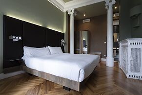 Petit Palace Lealtad Plaza