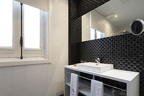 Petit Palace Lealtad Plaza