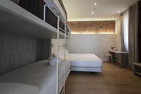 Petit Palace Lealtad Plaza