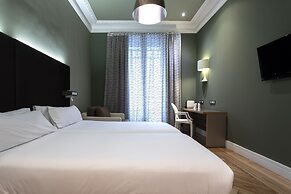 Petit Palace Lealtad Plaza