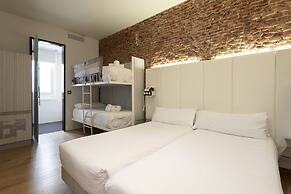 Petit Palace Lealtad Plaza