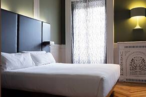 Petit Palace Lealtad Plaza