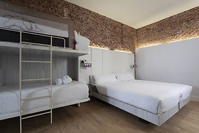 Petit Palace Lealtad Plaza