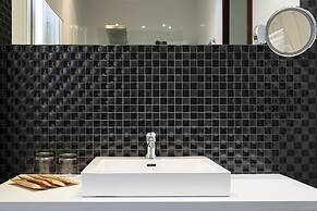 Petit Palace Lealtad Plaza