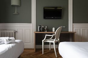 Petit Palace Lealtad Plaza