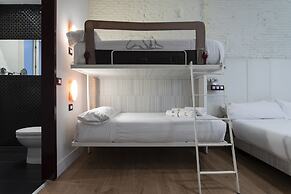 Petit Palace Lealtad Plaza