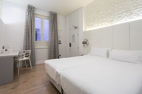 Petit Palace Lealtad Plaza