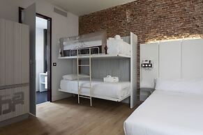 Petit Palace Lealtad Plaza