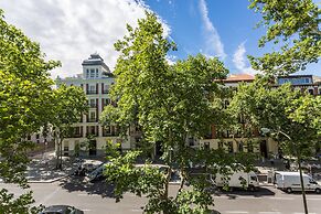 Petit Palace Lealtad Plaza