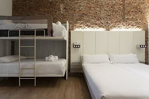 Petit Palace Lealtad Plaza