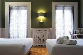 Petit Palace Lealtad Plaza