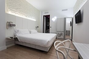 Petit Palace Lealtad Plaza