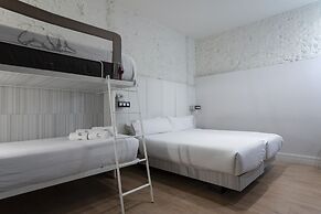 Petit Palace Lealtad Plaza