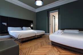 Petit Palace Lealtad Plaza