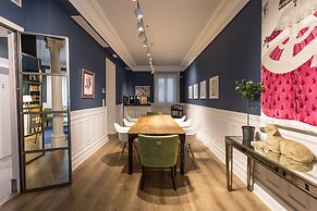 Petit Palace Lealtad Plaza