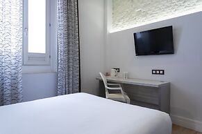 Petit Palace Lealtad Plaza