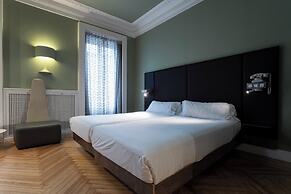 Petit Palace Lealtad Plaza